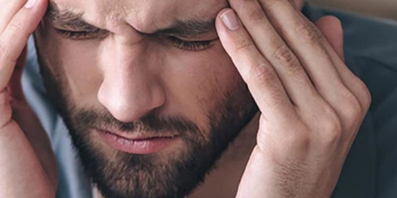 Почему болит голова и что делать